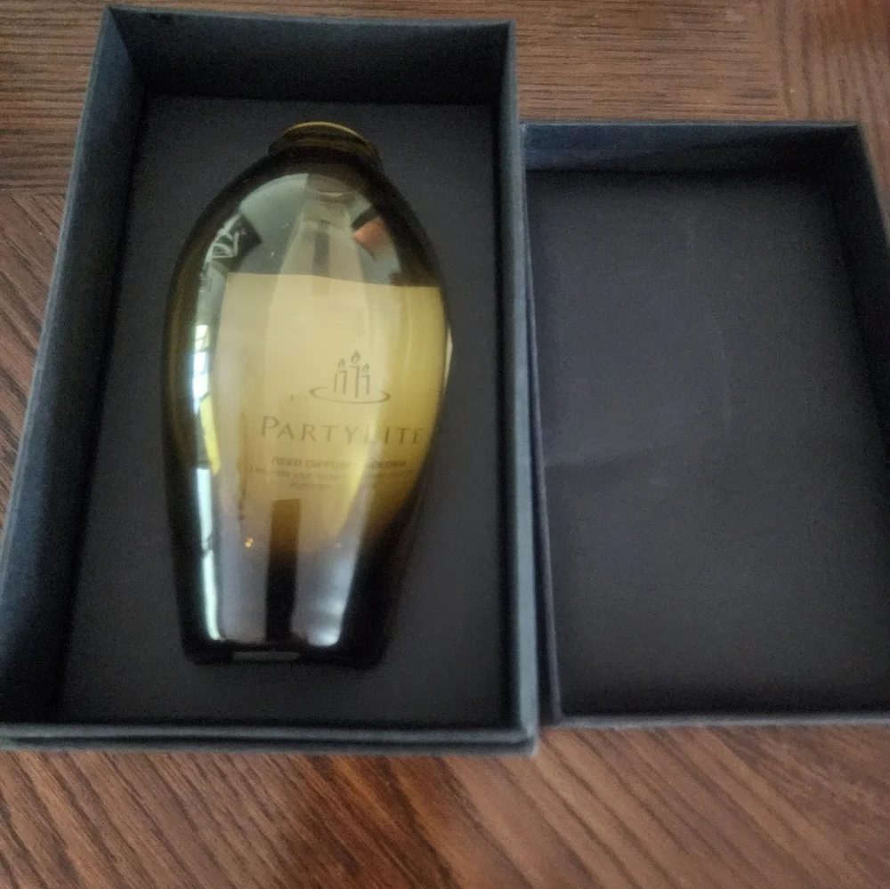 PartyLite Reed Diffuser Holder